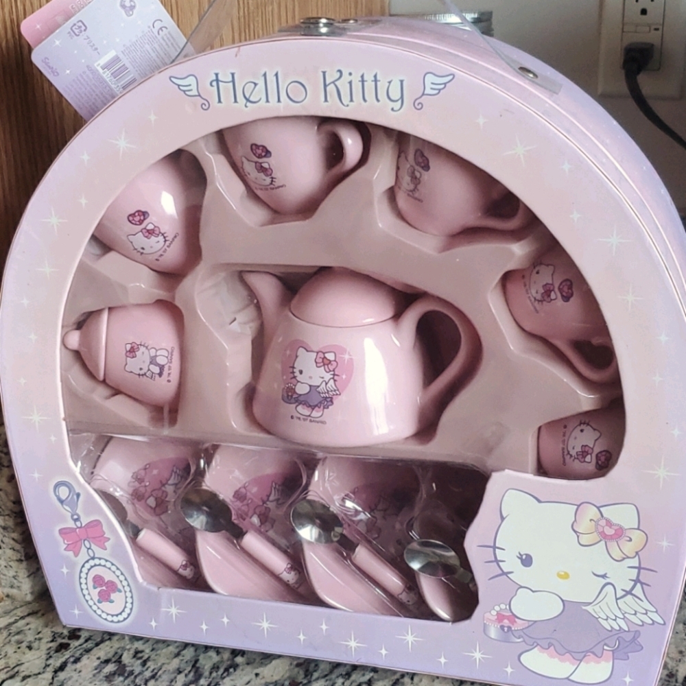 Hello Kitty porcelain tea set